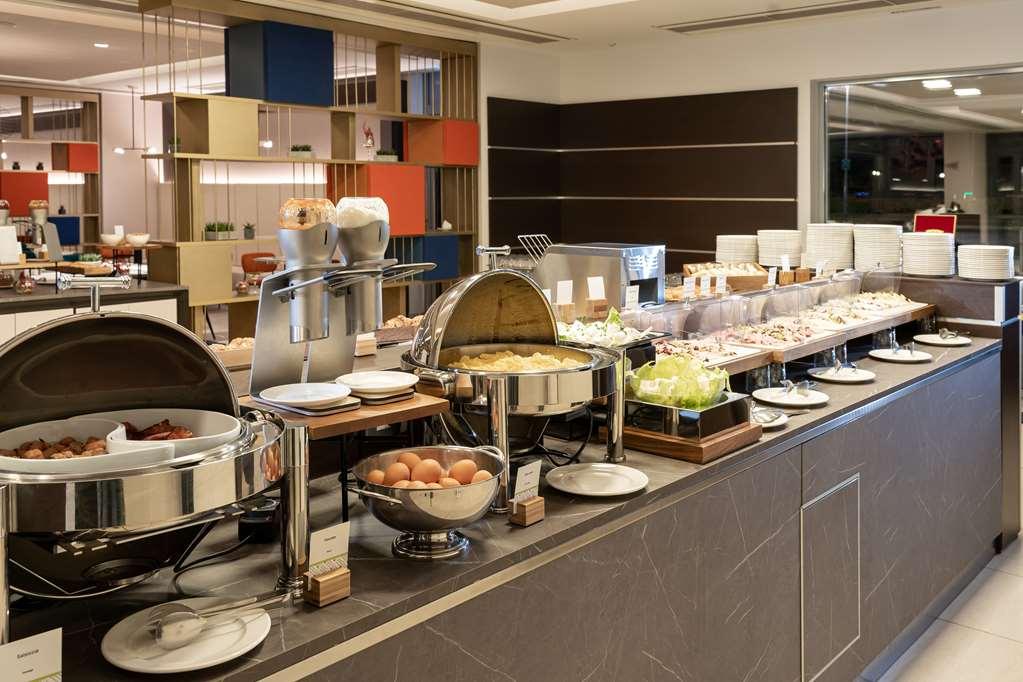 Doubletree By Hilton Milan Malpensa Solbiate Olona Hotel Ресторант снимка