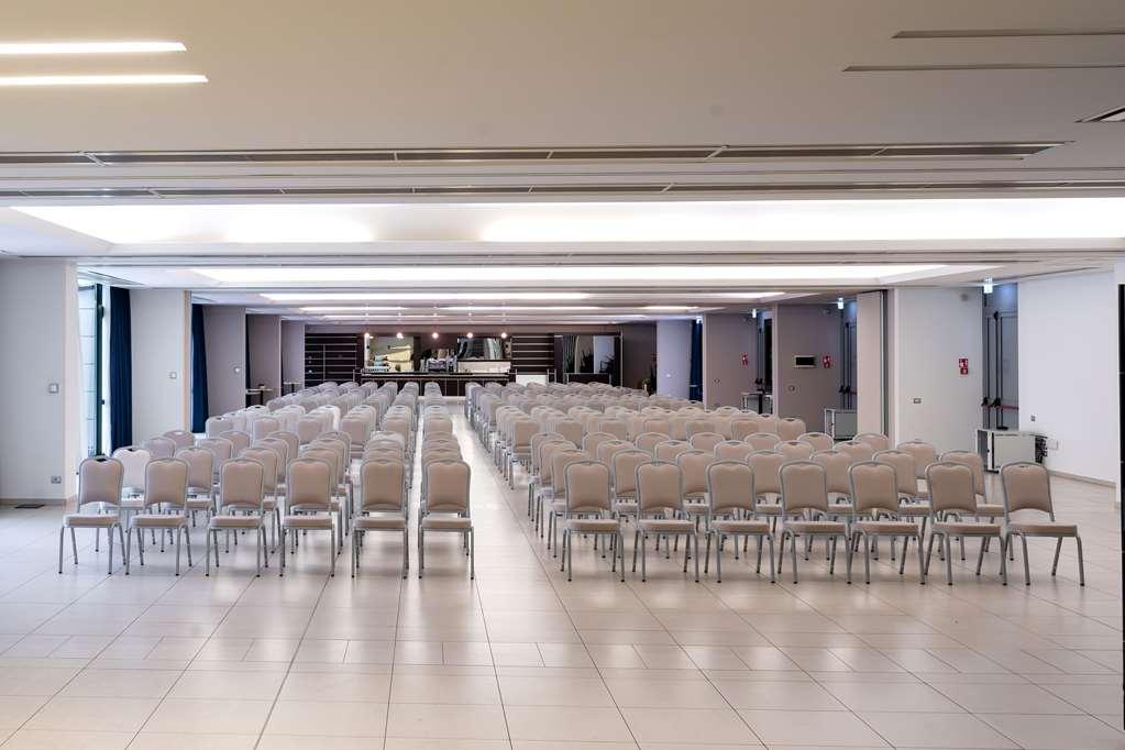 Doubletree By Hilton Milan Malpensa Solbiate Olona Hotel Съоръжения снимка
